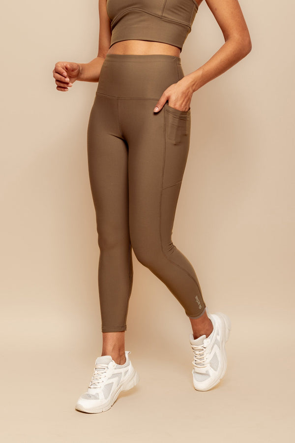 Circuit Curve Women's Crop Yoga Pants - Black - Size 22